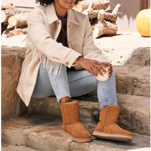 Koolaburra by UGGS boots, size 4